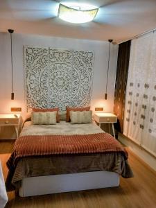 Postel nebo postele na pokoji v ubytování Apartamentos De la Haya & Suite con Jacuzzi, junto al Teatro Romano