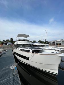 Φωτογραφία από το άλμπουμ του Stilvolle Bootsunterkunft für bis zu 4 Personen σε Kolonie Roeske