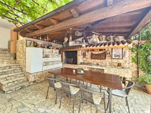 Køkken eller tekøkken på VILLA VERA Apartments with pool, 200 m from the beach