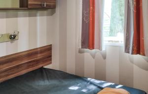 Posezení v ubytování Pet Friendly StaCaravan In Aureilhan