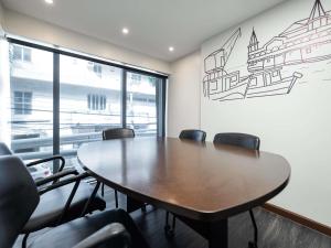 Área de negócios e/ou sala de conferências em ibis Styles Belem Nazare mais 37 fotos