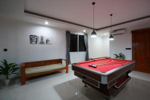 Meja biliard di Beach Manor in Bingin- Casa Boba