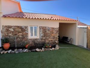 a house with a stone wall and a yard at MirakostaCB in Castelo Branco