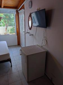 TV/trung tâm giải trí tại Two Palm Trees 1