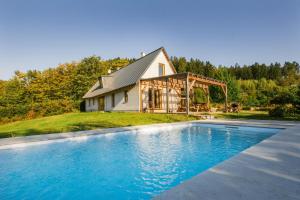 Bazén v ubytování Chata Eva nebo v jeho okolí