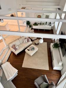 an overhead view of a living room with couches at Villa Lumikontupa in Jyväskylä