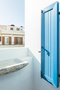 Фотография из галереи Nerida Tinos - Elegant 2-Bedroom Apartment in Tinos Town в Тиносе