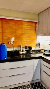 Cuina o zona de cuina de J&J Antipolo 2 Bedroom Condo with Nature View, Netflix, Karaoke, & Threadmill