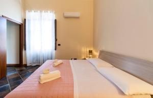 a bedroom with a large bed with towels on it at Casa Vacanze Catania - Giarre Etna D'Amore in Giarre