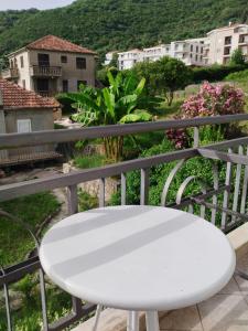 Nespecifikovaný výhled na hory nebo výhled na hory při pohledu z hotelu