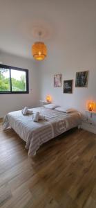 Postel nebo postele na pokoji v ubytování Villa la Provence, Luxe, Confort et Joie de Vivre + 52 fotografií