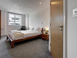 Katil atau katil-katil dalam bilik di Pass the Keys Bright & Stylish Apartment in Altrincham