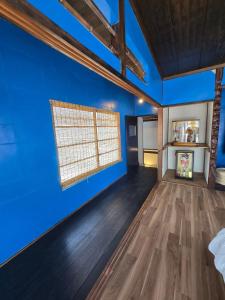 arigatouya 3 minutes by car to Chichibugahama Beach Renovate pet OK Free parking Seven beds Limited to one group per day Private lodgingにあるテレビまたはエンターテインメントセンター