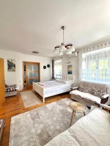 En eller flere senge i et værelse på Oldmill Apartment + 36 billeder