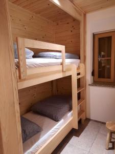 Postel nebo postele na pokoji v ubytování Hiša Ella