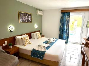 Postel nebo postele na pokoji v ubytování Melitsa corfu hotel
