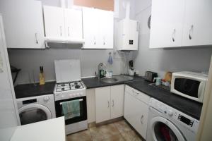 Η κουζίνα ή μικρή κουζίνα στο Habitaciones en Luisa