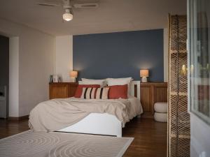 a bedroom with a large bed with red pillows at Venez Chez Vous La Maison Bleue in Sévrier