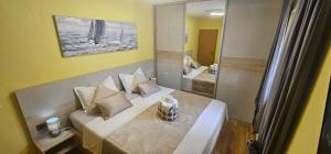 Posteľ alebo postele v izbe v ubytovaní Luxury apartment MaLea with jacuzzi and sauna, by the sea
