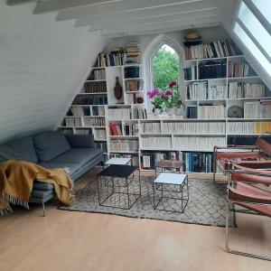 a living room with a lot of bookshelves at Beautiful flat, 30 min away from central London in Bromley