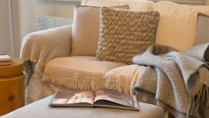 Coastal Drift - Iluka -Apartment 2 - No Pets Allowed的休息区