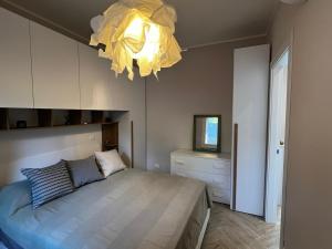 Ένα ή περισσότερα κρεβάτια σε δωμάτιο στο New Cozy Stay with Lakeview