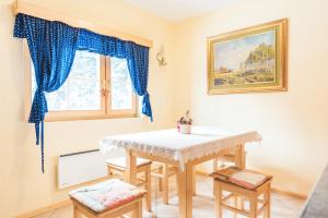 Gambar di galeri bagi Authentic Pohorje house with riverside outdoor sauna di Oplotnica
