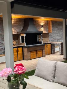 Kuchyň nebo kuchyňský kout v ubytování Luxury house Andrijana