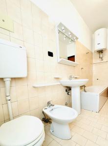 a bathroom with a toilet and a sink at Maredena - Comodo al centro e al Mare - Immobil Relax in Lido di Jesolo