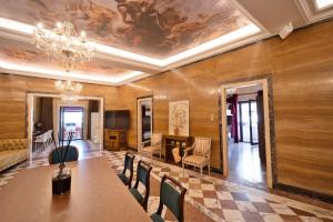 Posezení v ubytování 2115 Boutique Hostel