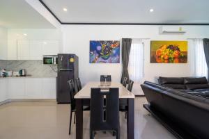 Køkken eller tekøkken på Villa Prima - 3 Bedroom Private Pool Villa