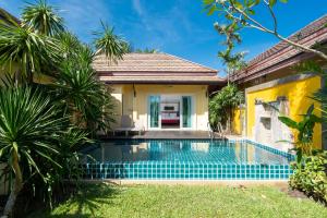 Swimmingpoolen hos eller tæt på Villa Prima - 3 Bedroom Private Pool Villa