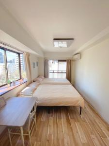 Postel nebo postele na pokoji v ubytování 《難波・心斎橋にアクセス最高！》宿泊2名 + 24 fotografií