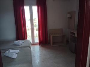 Ένα ή περισσότερα κρεβάτια σε δωμάτιο στο Kavos Fantasia Complex