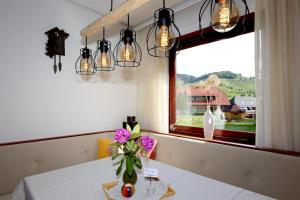 Fotografie z fotogalerie ubytování Gemütliche Fewo mit Sonnenterrasse v destinaci Bernau im Schwarzwald