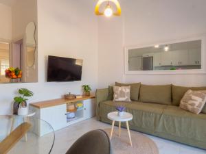 Televisyen dan/atau pusat hiburan di Kallisti Apartment
