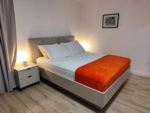 Кровать или кровати в номере Apartmani Seka
