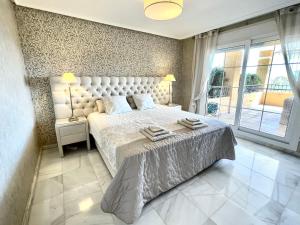 Giường trong phòng chung tại Luxury Ducado Real Altea Hills +39 ảnh