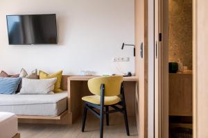 Telewizja i/lub zestaw kina domowego w obiekcie Kronplatz-Resort Hotel Kristall