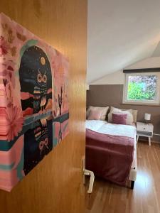 a room with a bed and a painting on the wall at Room with a Skylight - gemütliches Zimmer zwischen München und Rosenheim in Feldkirchen-Westerham