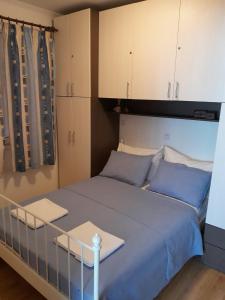 Posteľ alebo postele v izbe v ubytovaní Apartments Karoma