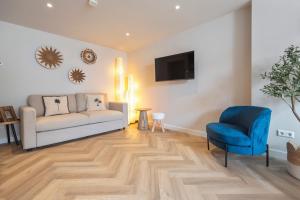 Televisyen dan/atau pusat hiburan di Short Stay Zandvoort at 68A