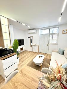 Μια τηλεόραση ή/και κέντρο ψυχαγωγίας στο Lois Apartment