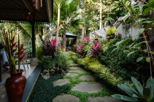 a garden with plants and a pathway at Wana Ubud Eco Villa in Ubud