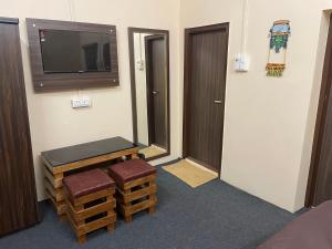 Gallery image of Traveling Themed Room Near Vishvanath Temple in Varanasi
