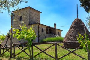 A garden outside Agriturismo Torre Gialluise