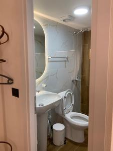 Koupelna v ubytování Manga guesthouse + 27 fotografií