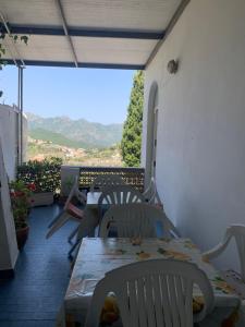 Uma vista da montanha tirada do apartamento 