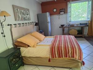 Katil atau katil-katil dalam bilik di La Cartagène - charmant appartement entouré de nature