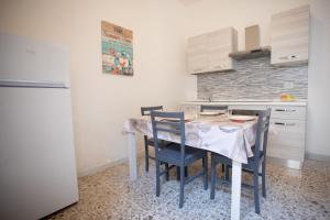 Kuchyň nebo kuchyňský kout v ubytování Samarà Sx